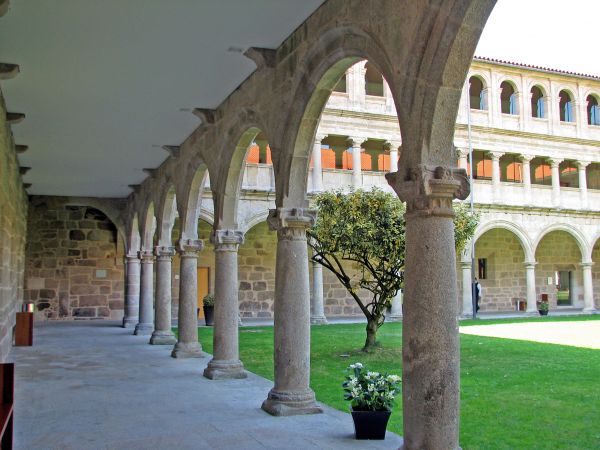 Monasterio de Santo Estevo de Ribas de Sil, Nogueira de Ramuín (Orense).  Claustro.
Palabras clave: Monasterio de Santo Estevo de Ribas de Sil, Nogueira de Ramuín (Orense). ribeira sacra galicia claustro