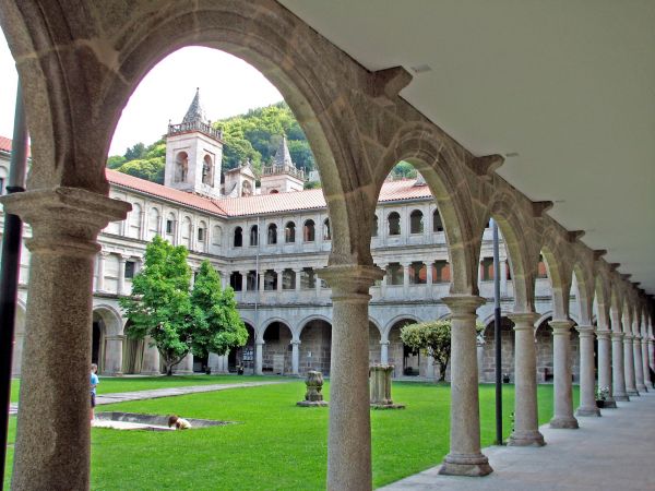 Monasterio de Santo Estevo de Ribas de Sil, Nogueira de Ramuín (Orense).  Claustro.
Palabras clave: Monasterio de Santo Estevo de Ribas de Sil, Nogueira de Ramuín (Orense). ribeira sacra galicia claustro
