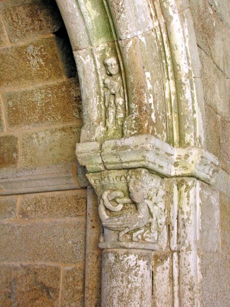 Monasterio de Santo Estevo de Ribas de Sil, Nogueira de Ramuín (Orense).  Detalle capitel del claustro.
Palabras clave: monasterio galicia capitel