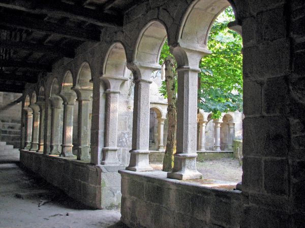 Monasterio de Santa Cristina de Ribas de Sil, Parada de Sil (Orense). Ribeira Sacra (Galicia). Claustro.
Palabras clave: claustro Monasterio de Santa Cristina de Ribas de Sil, Parada de Sil (Orense). Ribeira Sacra (Galicia).