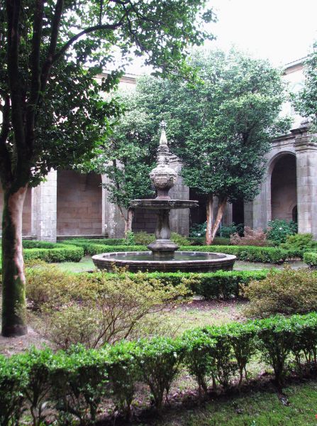 Monasterio de Poio (Pontevedra).
Palabras clave: Monasterio de Poio (Pontevedra). claustro fuente jardines