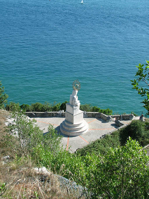 Santona
Monumento a la Virgen del Puerto. Santoña (Cantabria).
Palabras clave: Monumento a la Virgen del Puerto. Santoña (Cantabria).