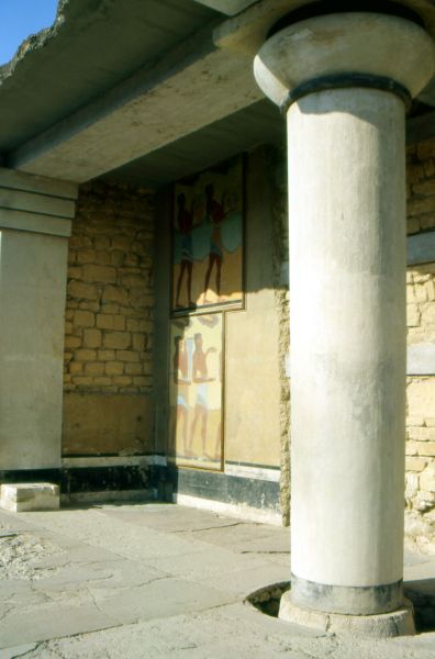 Restauración de murales minoicos. Ruinas del Palacio de Knossos, en la isla de Creta (Grecia)
Palabras clave: Ruinas del Palacio de Knossos, en la isla de Creta (Grecia)