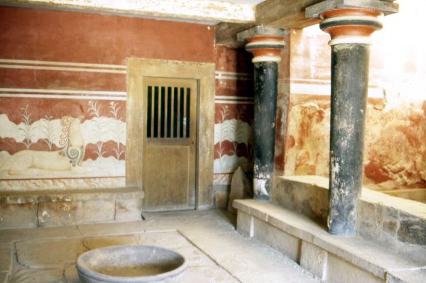 Sala del Trono. Ruinas del Palacio de Knossos, en la isla de Creta (Grecia)
Palabras clave: Sala del Trono. Ruinas del Palacio de Knossos, en la isla de Creta (Grecia)