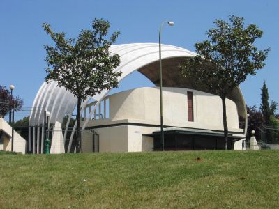 Auditorio Pilar García Peña, en el Pinar del Rey. Barrio de Hortaleza. Madrid.
Palabras clave: Auditorio Pilar García Peña, en el Pinar del Rey. Barrio de Hortaleza. Madrid.