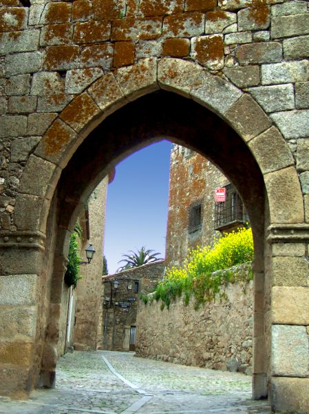 Trujillo
Puerta de Santiago
Palabras clave: Cáceres,extremadura,rural,puerta,arco