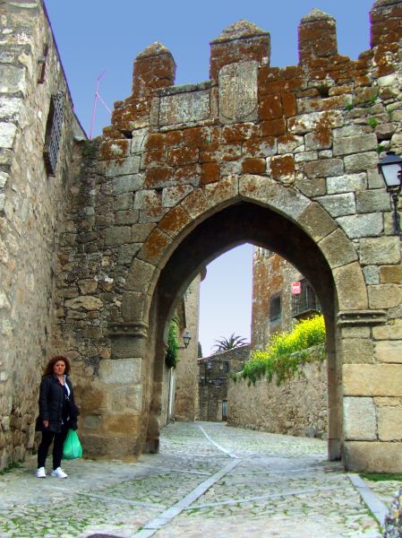 Trujillo
Puerta de Santiago
Palabras clave: Cáceres,extremadura,rural,puerta,arco