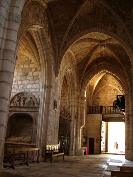 Colegiata de San Cosme y San Damián.  Covarrubias (Burgos).
Palabras clave: Colegiata de San Cosme y San Damián.  Covarrubias (Burgos).