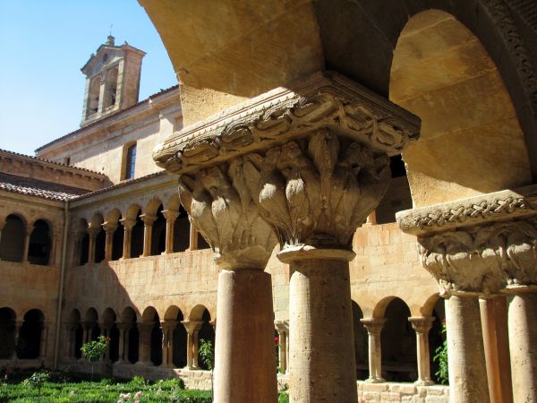 Monasterio de Santo Domingo de Silos (Burgos). Claustro. Detalle de capiteles.
Palabras clave: Monasterio de Santo Domingo de Silos (Burgos). Claustro. Detalle de capiteles.