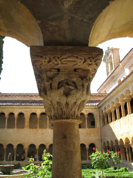Monasterio de Santo Domingo de Silos (Burgos). Claustro. Detalle de capitel.
Palabras clave: Monasterio de Santo Domingo de Silos (Burgos). Claustro. Detalle de capitel.