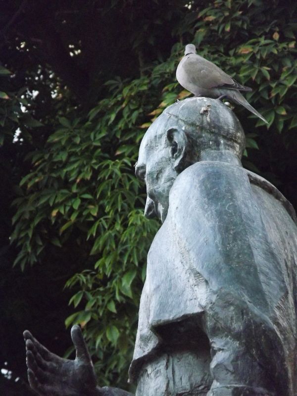 estatua con paloma
Palabras clave: estatua,parque