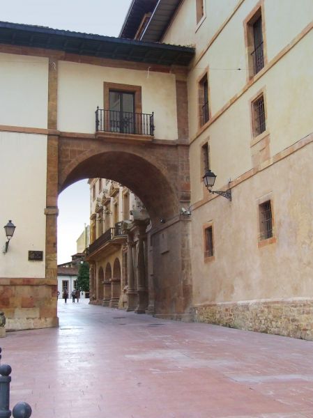 Oviedo
Oviedo
Palabras clave: antiguo, histórico, Asturias, oviedo, arco