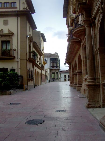 Oviedo
Oviedo
Palabras clave: antiguo, histórico, Asturias, oviedo
