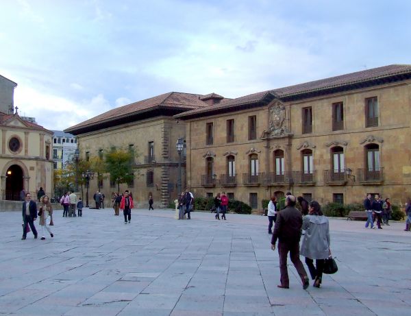 Oviedo
Oviedo.
Palabras clave: Asturias, plaza, antiguo, histórico,