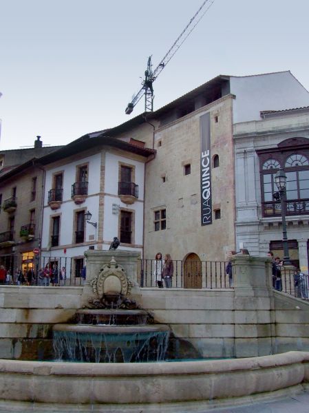 Oviedo
Oviedo.
Palabras clave: Asturias, plaza, antiguo, histórico, fuente,