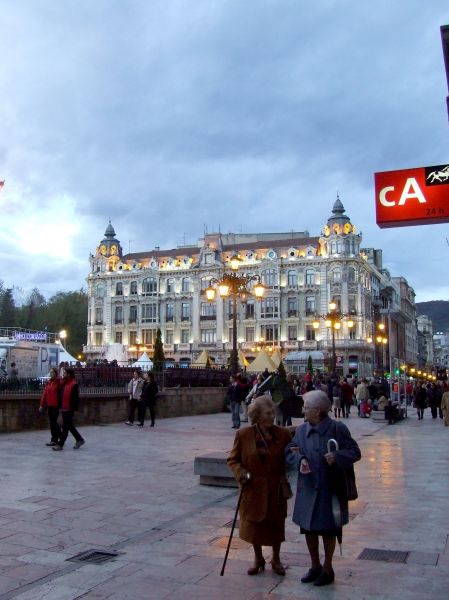 Oviedo
Oviedo (Asturias).
Palabras clave: Asturias, ciudad, noche