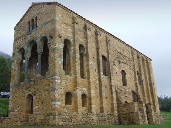 Santa María del Naranco
Iglesia de Santa María del Naranco. Oviedo (Asturias).
Palabras clave: asturias,  paisaje, histórico, prerrománico, iglesia, Oviedo Iglesia de Santa María del Naranco. Oviedo (Asturias).