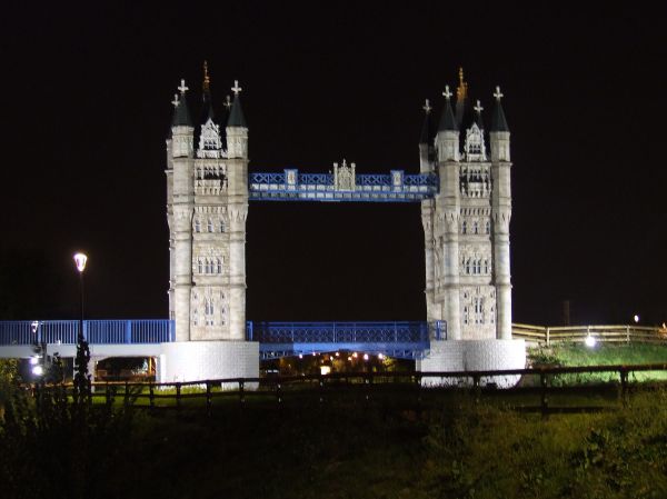 Parque Europa
Palabras clave: Parque Europa, puente, Londres, Inglaterra, noche