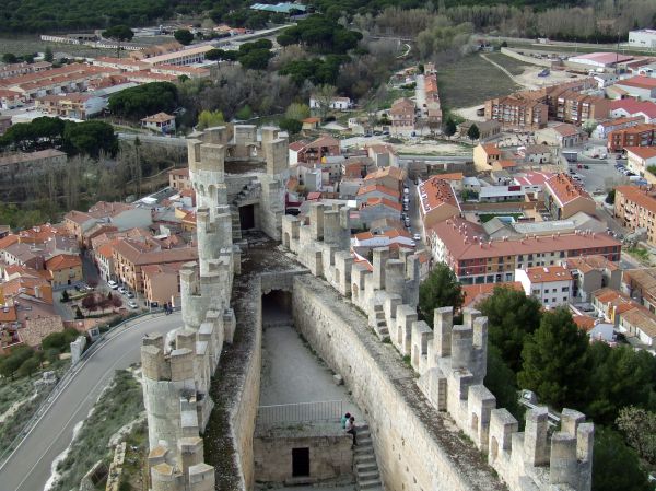 Castillo de Don Juan Manuel
almenas
Palabras clave: Peñafiel,Valladolid