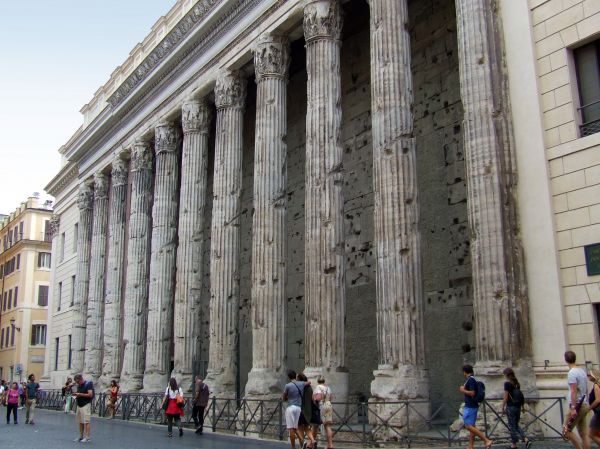 Colonna de Marco Aurelio 
Piazza di Pietra
Palabras clave: roma,italia,europa,Columnas corintias